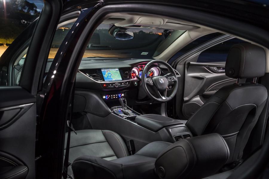 Интерьер Holden Commodore Calais (ZB) 2018 года  (фото 19 из 37)
